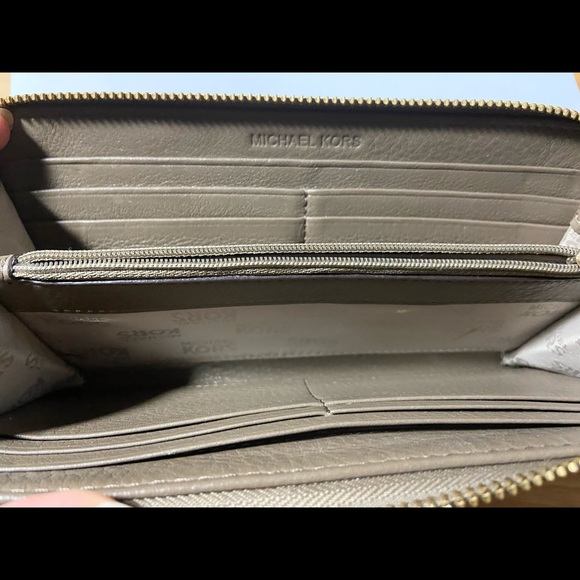 Michael Kors large leather continental wallet - Picture 3 of 3